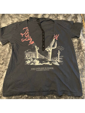 Women's the clas-sic USA Gray Pink Desert Graphic Short Sleeve Tee M